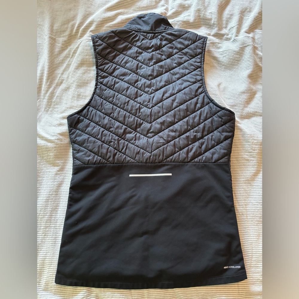 Nike Aerolayer Black and Silver Running Vest - Picture 2 of 8